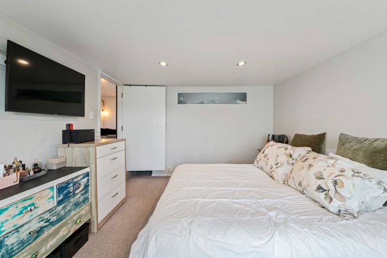 Photo of property in 8b Wyndham Road, Hannahs Bay, Rotorua, 3010