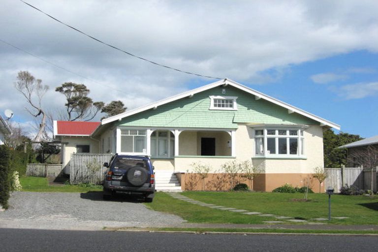 Photo of property in 42 Waiwaka Terrace, Strandon, New Plymouth, 4312