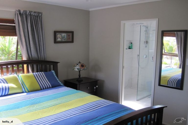 Photo of property in 12 Tiri View Place, Waiake, Auckland, 0630