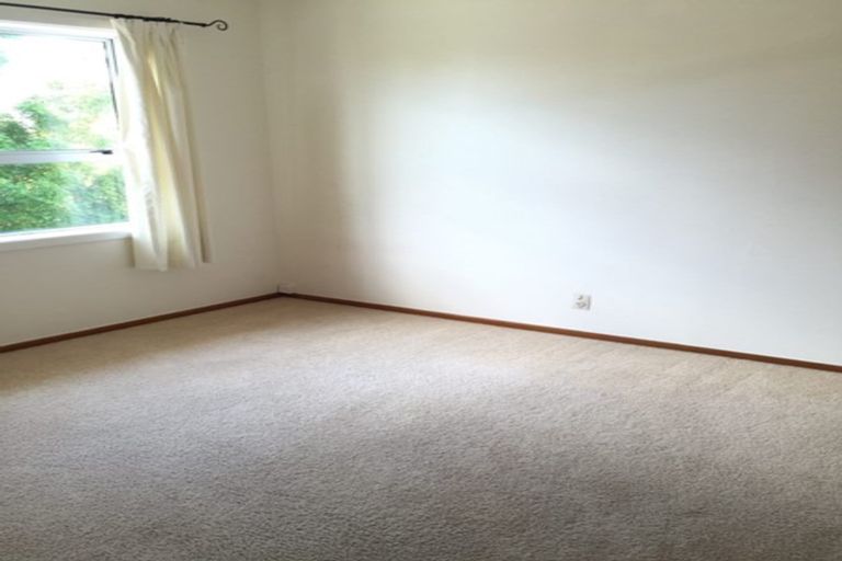 Photo of property in 33 Trelawn Place, Cockle Bay, Auckland, 2014