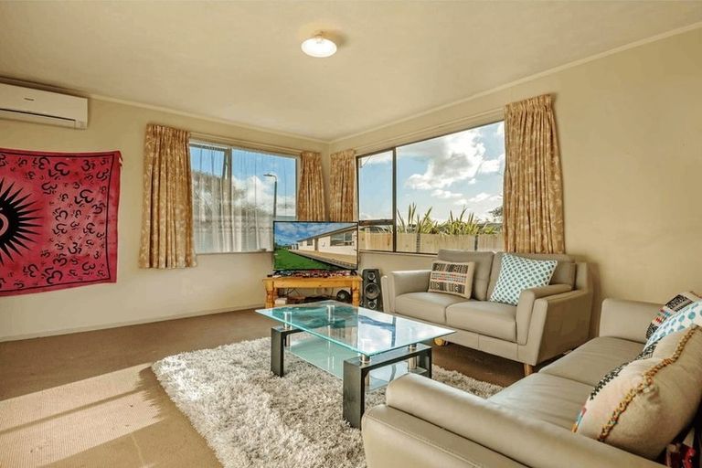 Photo of property in 9 Colonial Place, Kelvin Grove, Palmerston North, 4414