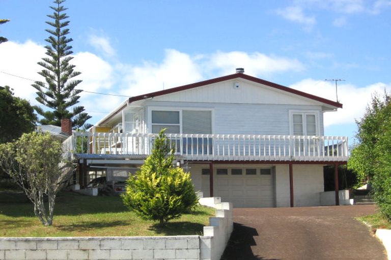 Photo of property in 8 Hadfield Street, Beach Haven, Auckland, 0626