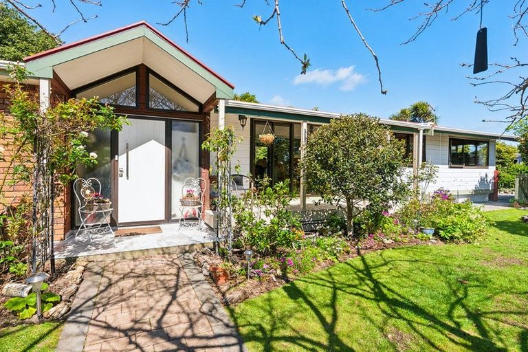 Photo of property in 31 Walton Avenue, Waikanae, 5036
