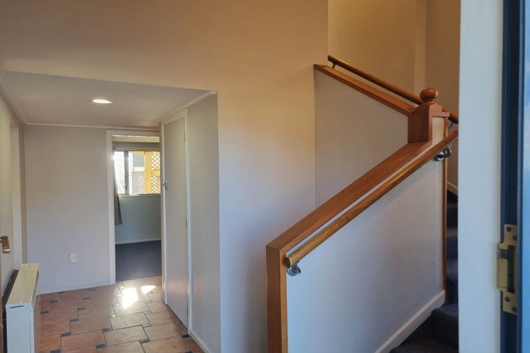 Photo of property in 17 Kent Street, Kingston, Athol, 9793