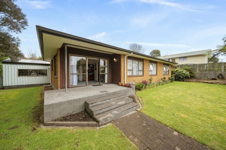 Photo of property in 32 Kauri Street, Merrilands, New Plymouth, 4312