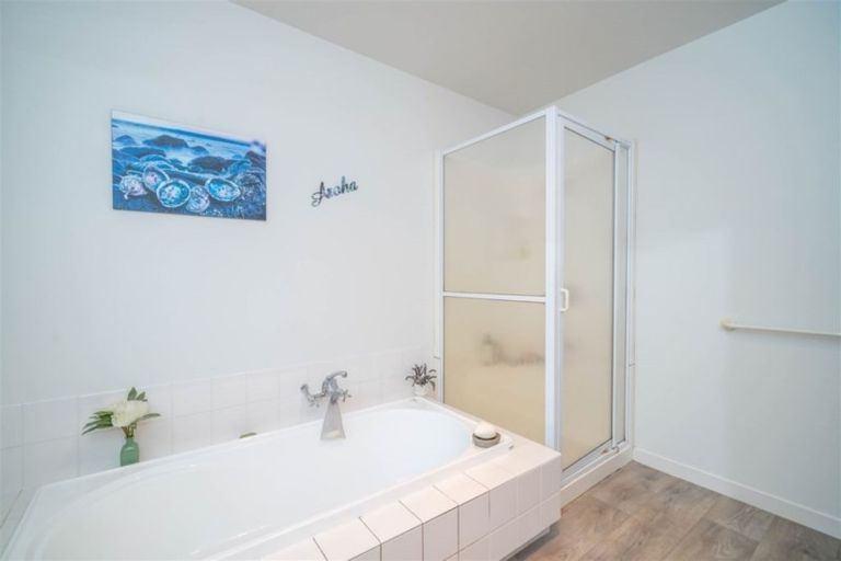 Photo of property in 3/215 Wairakei Road, Bryndwr, Christchurch, 8053