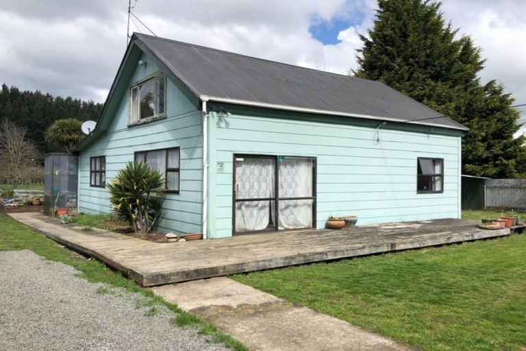 Photo of property in 2526 Rangiwahia Road, Rangiwahia, Kimbolton, 4774