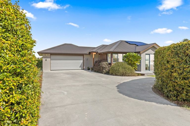 Photo of property in 17 Awanui Crescent, Matakana, Warkworth, 0985