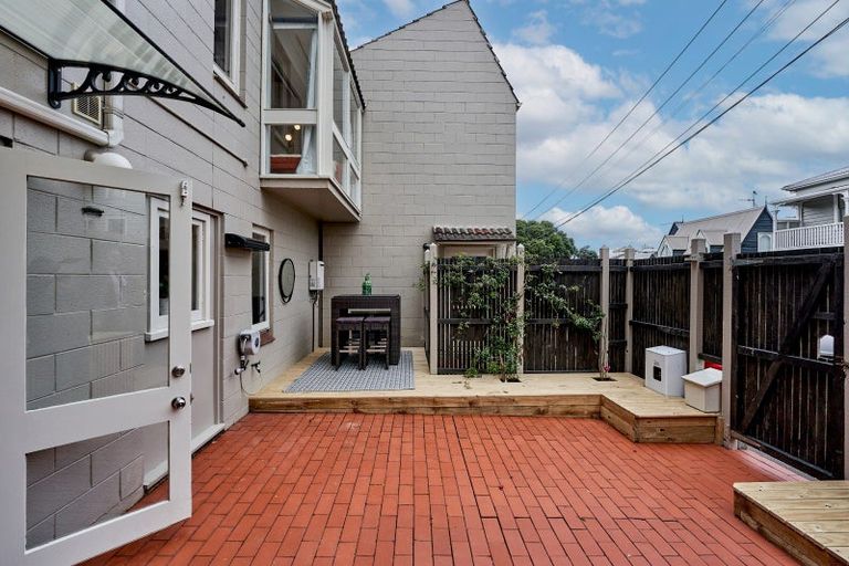 Photo of property in 6 Cottleville Terrace, Thorndon, Wellington, 6011