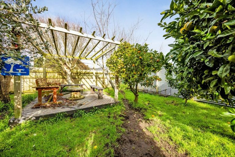 Photo of property in 1 Campbell Street, Hawera, 4610