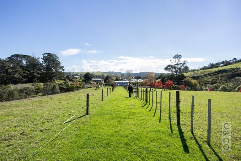 Photo of property in 25 School Road, Waimauku, 0881