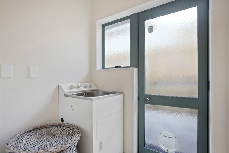 Photo of property in 3 Khaleel Place, Henderson, Auckland, 0612