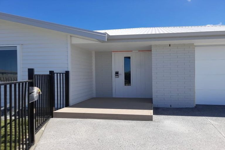 Photo of property in 1 Nottingham Road, Omokoroa, 3114