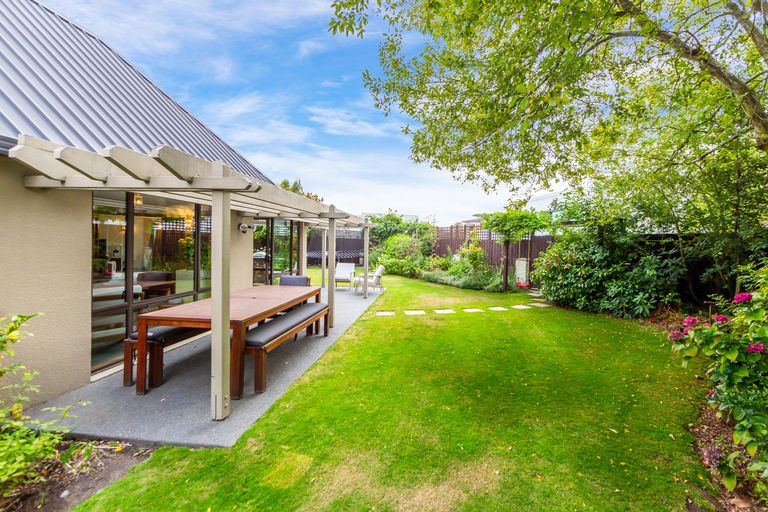 Photo of property in 33 O'connor Place, Burnside, Christchurch, 8053