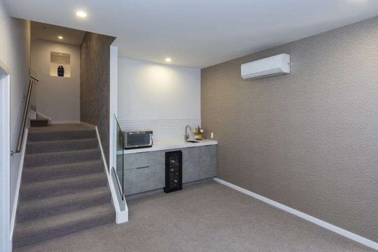 Photo of property in 2 Challenger Lane, Redcliffs, Christchurch, 8081