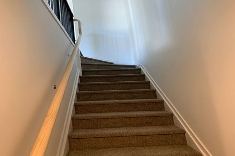 Photo of property in 5/4 Harry Ward Place, Henderson, Auckland, 0610