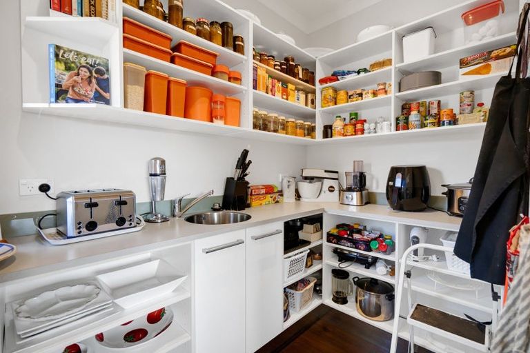 Photo of property in 7 Portland Drive, Highlands Park, New Plymouth, 4312