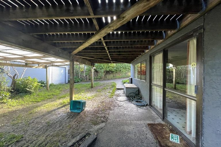 Photo of property in 9 Robert Street, Newlands, Wellington, 6037