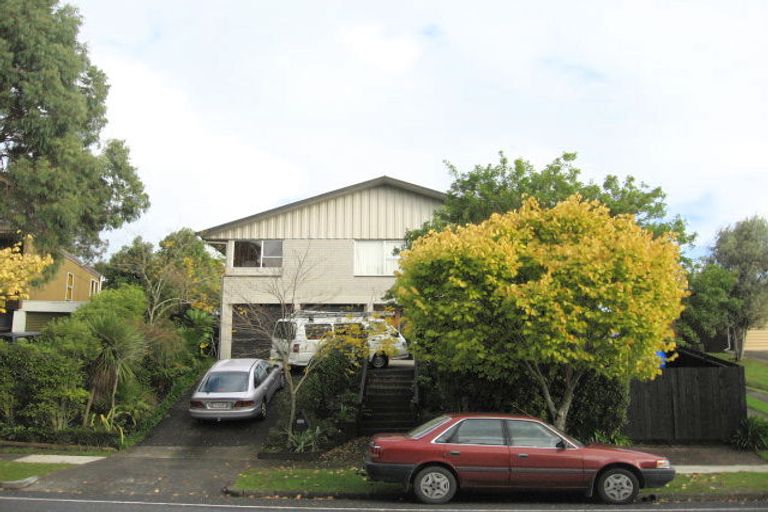 Photo of property in 133 Gossamer Drive, Pakuranga Heights, Auckland, 2010