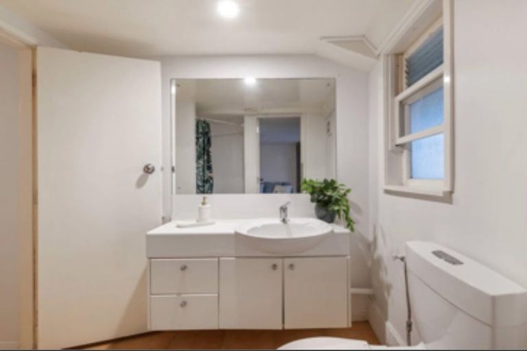 Photo of property in 1/40 Carlisle Road, Browns Bay, Auckland, 0630