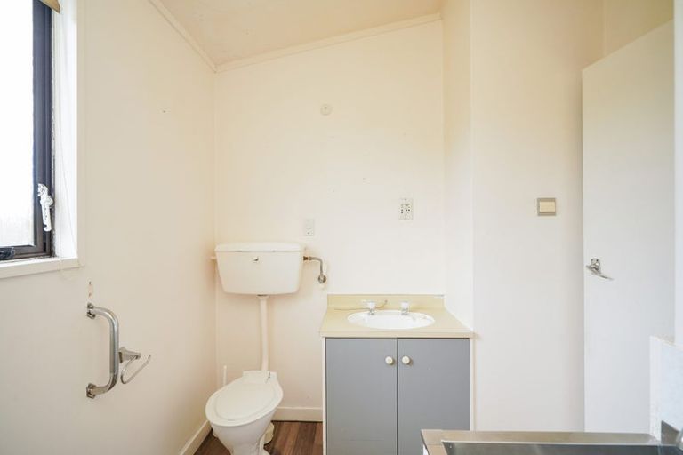 Photo of property in 1-12/71 Main Street, Mataura, 9712