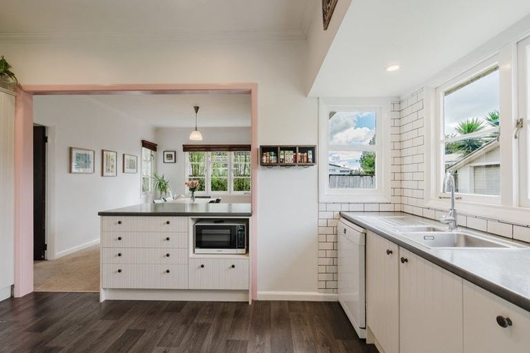 Photo of property in 37 Storey Avenue, Forest Lake, Hamilton, 3200