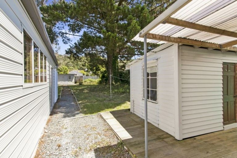 Photo of property in 33 Westminster Road, Wainuiomata, Lower Hutt, 5014