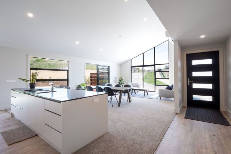 Photo of property in 35 Alps View Place, Lake Hayes, Queenstown, 9304