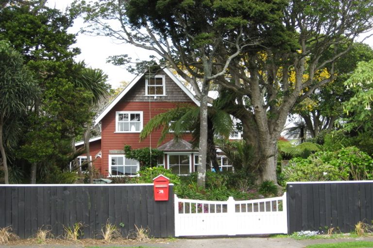Photo of property in 74 Pendarves Street, New Plymouth, 4310