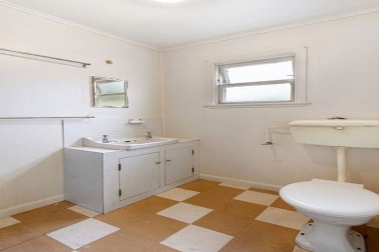 Photo of property in 13 Kawakawa Bay Coast Road, Kawakawa Bay, Papakura, 2585