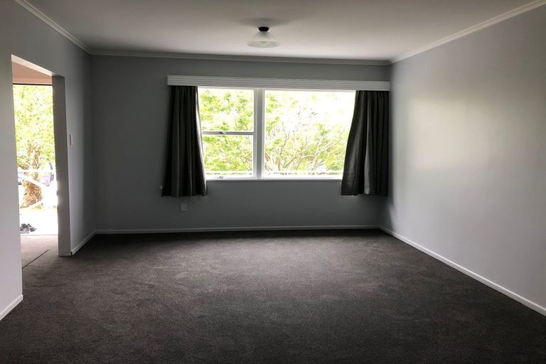 Photo of property in 2/9 College Road, Northcote, Auckland, 0627