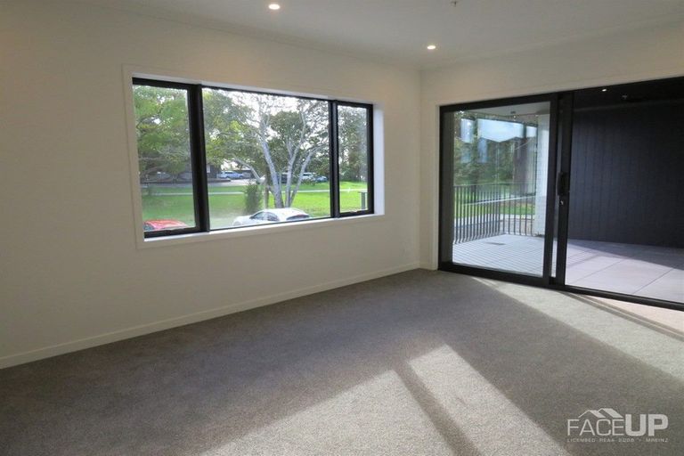 Photo of property in 2/194 Buckley Avenue, Hobsonville, Auckland, 0616