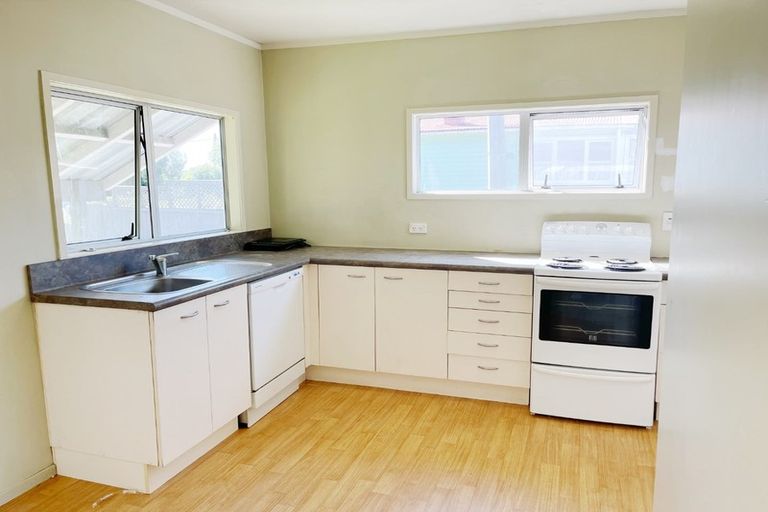 Photo of property in 6 Woodglen Road, Glen Eden, Auckland, 0602