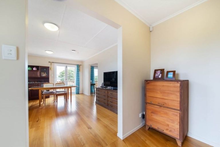 Photo of property in 76 Harrington Road, Henderson, Auckland, 0610