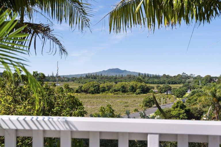 Photo of property in 46 Waterview Road, Stanley Point, Auckland, 0624