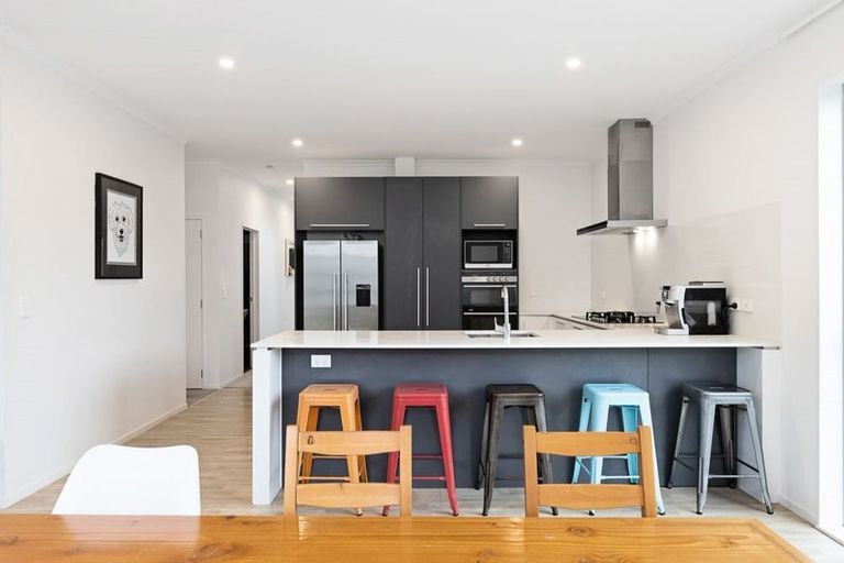 Photo of property in 11 Kukuwai Avenue, Red Beach, 0932