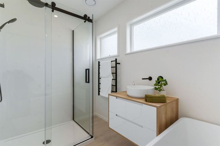 Photo of property in 116 Archibald Road, Kelston, Auckland, 0602