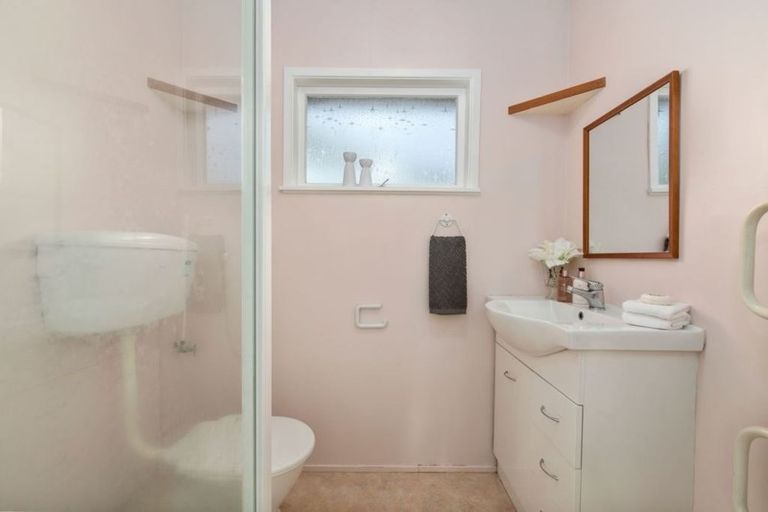 Photo of property in 1/10 Ellice Road, Totara Vale, Auckland, 0629