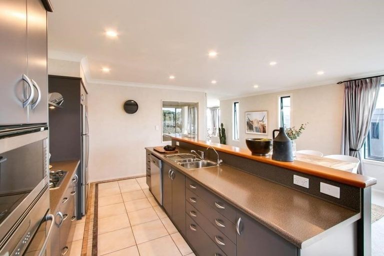 Photo of property in 28 Parade Street, Hospital Hill, Napier, 4110