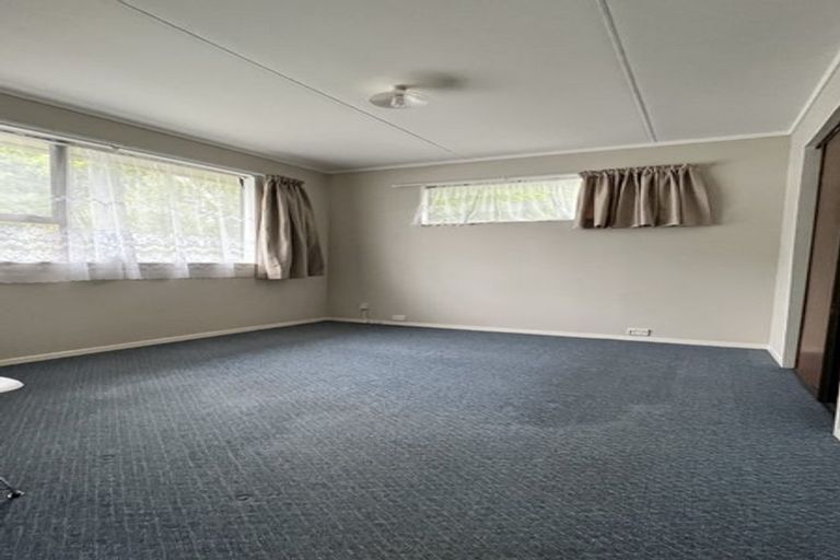 Photo of property in 201a Newlands Road, Newlands, Wellington, 6037