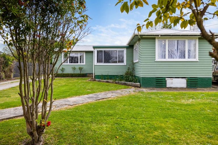 Photo of property in 10 Atkins Street, Patutahi, Gisborne, 4072