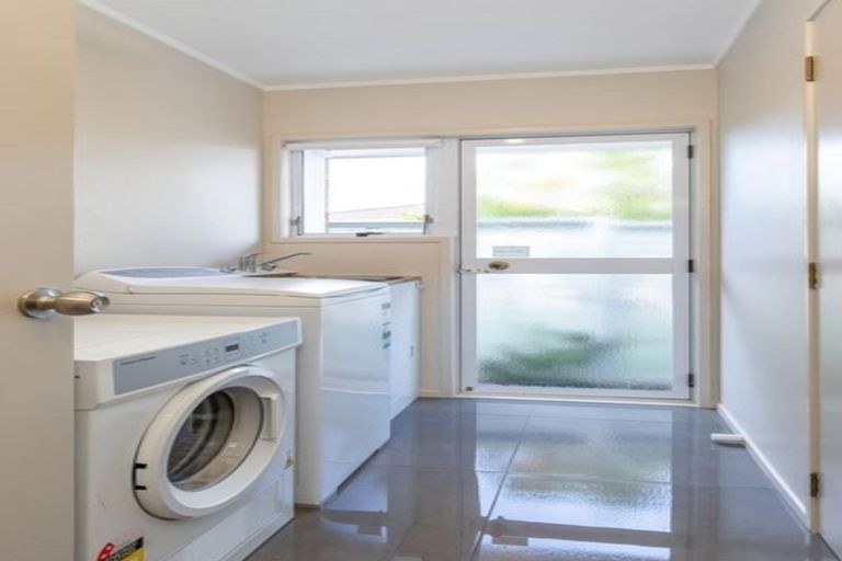 Photo of property in 2/38 East Coast Road, Milford, Auckland, 0620