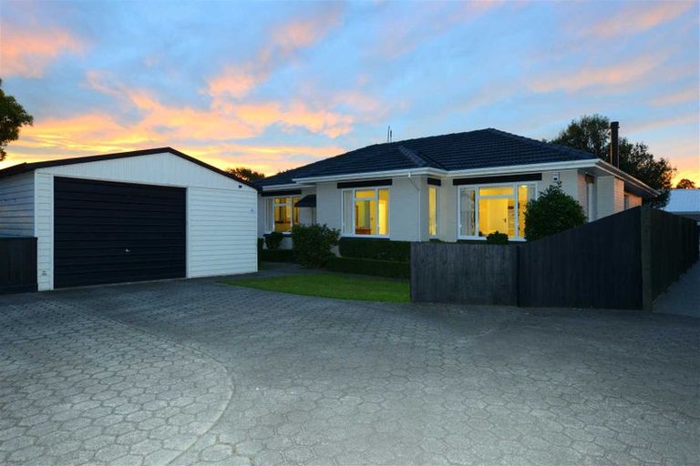 Photo of property in 60 Middlepark Road, Sockburn, Christchurch, 8042
