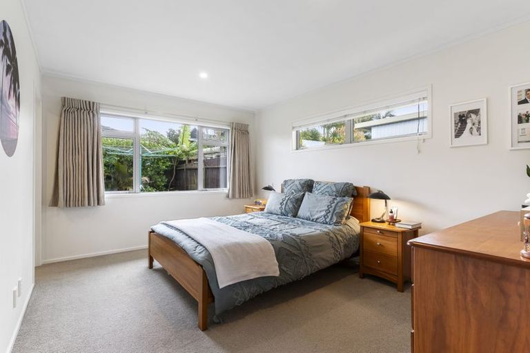 Photo of property in 28 Jane Gifford Place, Half Moon Bay, Auckland, 2012