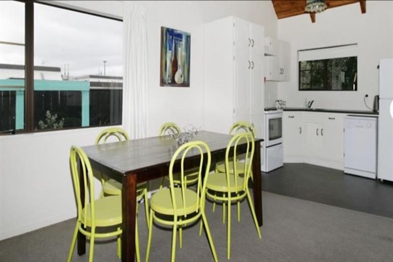 Photo of property in 21 Woodfield Avenue, Roslyn, Palmerston North, 4414