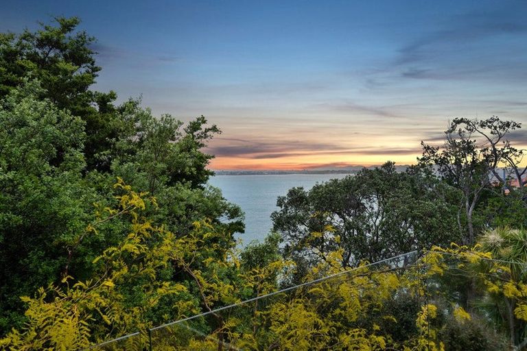 Photo of property in 16b Maunganui Road, Birkenhead, Auckland, 0626