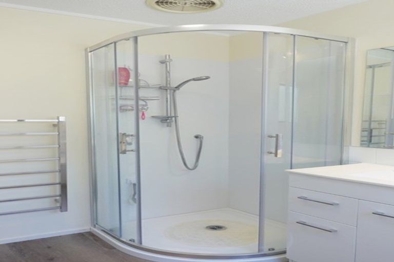 Photo of property in 1/163 Balmain Road, Birkenhead, Auckland, 0626