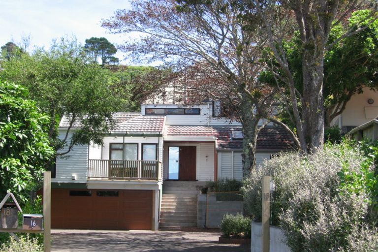 Photo of property in 16 Zetland Street, Highbury, Wellington, 6012