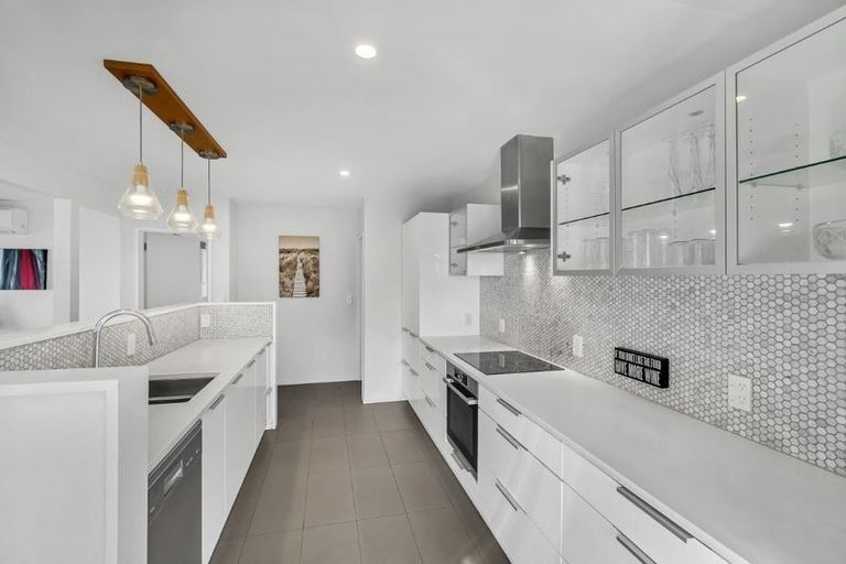 Photo of property in 18 Glendevere Terrace, Redcliffs, Christchurch, 8081