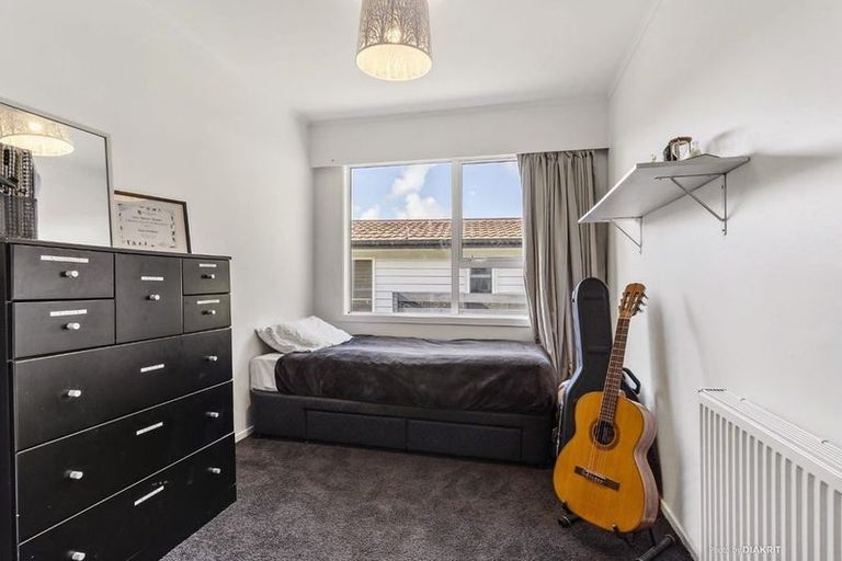 Photo of property in 49 Sunrise Boulevard, Tawa, Wellington, 5028